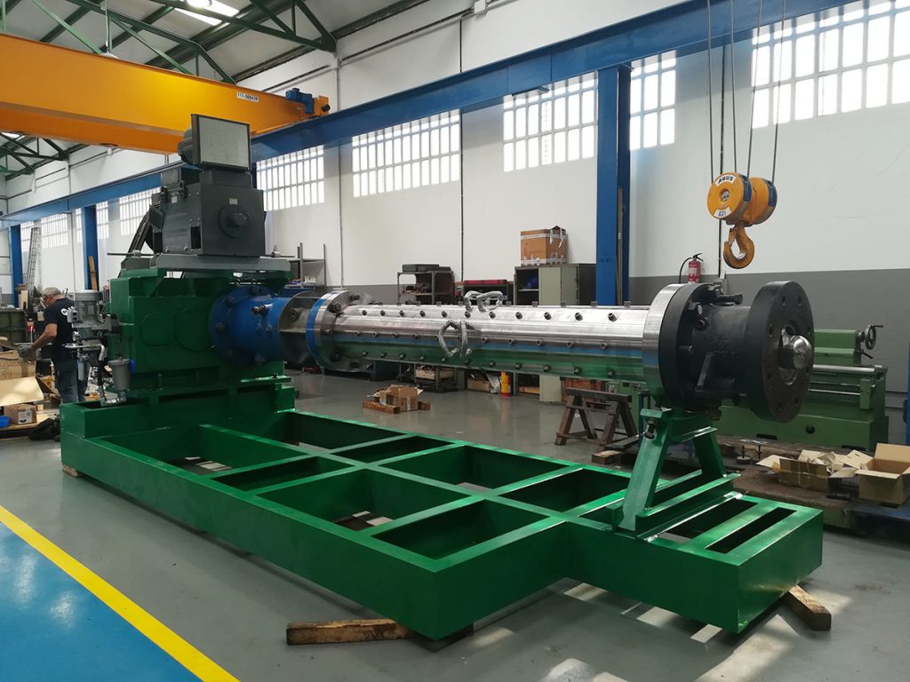 Anem Group - Manufacturing and repairing reducer gearboxes for the rubber and plastics industry - Design and manufacture of a parallel shaft reducer gearbox type H3H-500-E for extruder