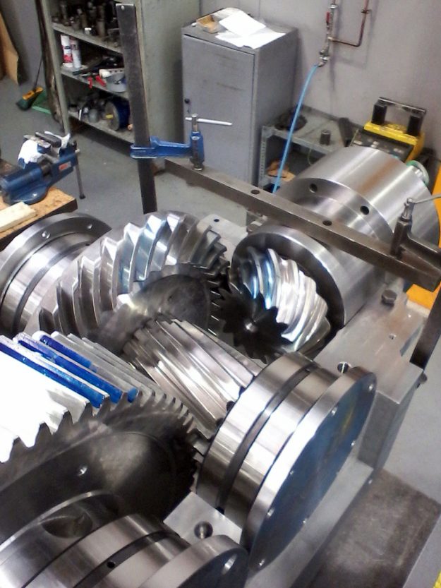 Anem Group - Fabricación y reparación de reductores y multiplicadores para el sector de papeleras - Fabricación reductor Power C2NV-450.