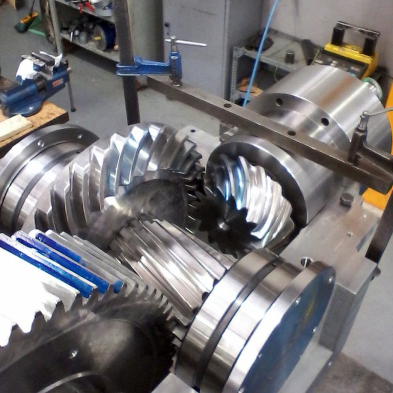 Anem Group - Fabricación y reparación de reductores y multiplicadores para el sector de papeleras - Fabricación reductor Power C2NV-450.