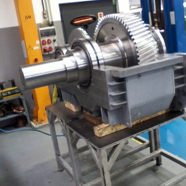 Anem Group - Fabricación y reparación de reductores y multiplicadores para el sector de papeleras - Fabricación reductor Power C2NV-450.